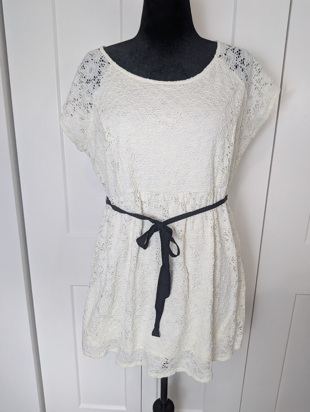 Motherhood maternity Short Sleeve Tunic Long Blouse Ivory Lace Size XL EUC